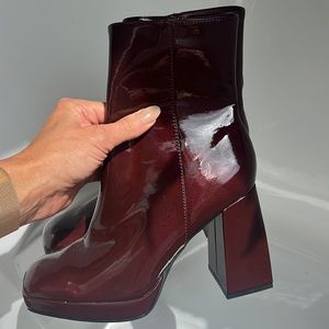 Size 9 maroon booties